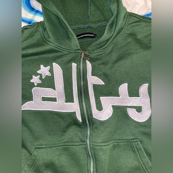 Divide The Youth Y2K Green Sweater - Picture 2 of 6